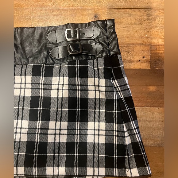 Forever 21 Mini Skirt - Juniors size L - Picture 8 of 8